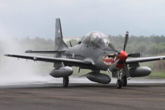 salah satu dari empat pesawat super tucano disambut dengan 160229193003 626 1