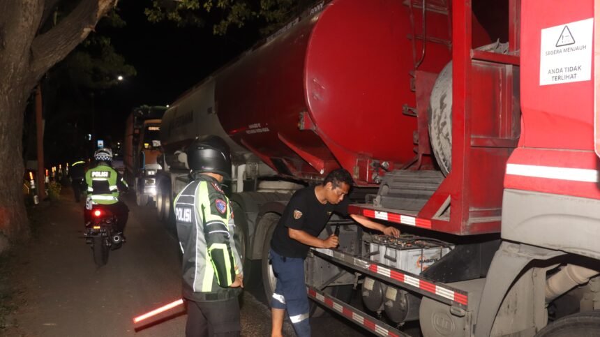 Gercep!!! Polresta Banyuwangi Tangani Truk Mogok di Tengah Lonjakan Arus ke Pelabuhan Ketapang 1 IMG 20250802 WA0021