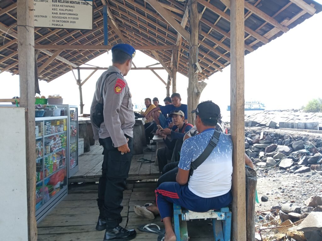 Jajaran Satpolairud Polresta Banyuwangi Jajaran Polda Jawa Timur dan Binmas Melaksanakan Kegiatan Patroli di Perairan Kawasan Pesisir Pantai Meneng 2 IMG 20251024 WA0048