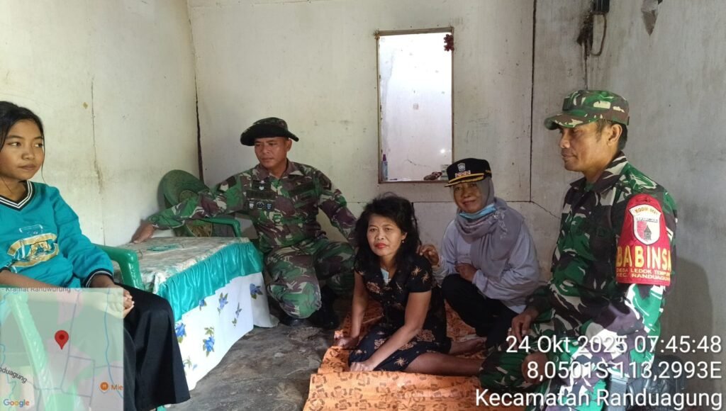 Camat Randuagung Gelar Kerja Bhakti Rehab Rumah Warga Disabilitas di Ledoktempuro 2 IMG 20251024 WA0069 1