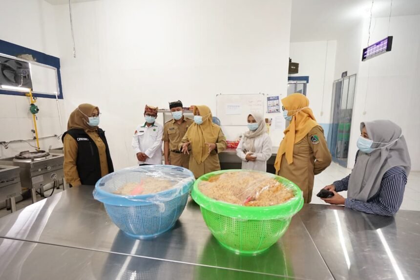 Cek SPPG, Bupati Ipuk Ingatkan SOP dan Higienitas Makanan MBG 1 IMG 20251028 WA0192