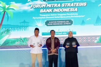 Bupati Ipuk bertemu Bupati Rio di Pasir Putih Situbondo Dalam Forum Bank Indonesia Jember( BI) Awards 2025 28 IMG 20251029 WA0220