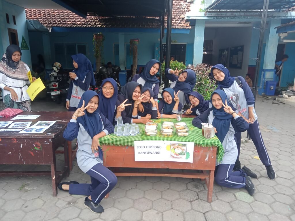 SMPN 5 Banyuwangi Gelar Bazar Bertema "Generasi Sehat dan Bugar" 2 IMG20251025072440