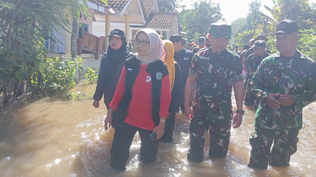 Banjir di Desa Sidoarjo Rendam 776 kk, Bupati Lumajang Tinjau ke Lokasi 2 IMG 20251101 WA0036