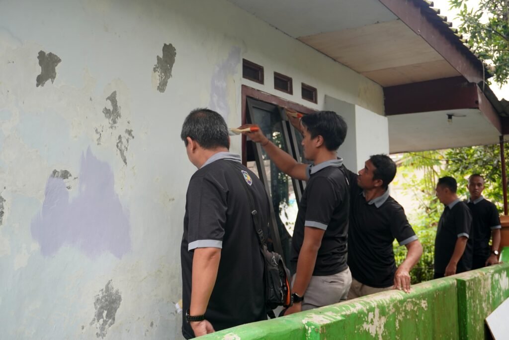 Lapas Lumajang Berikan Bantuan Renovasi Musholla di Klakah 2 IMG 20251124 WA0102
