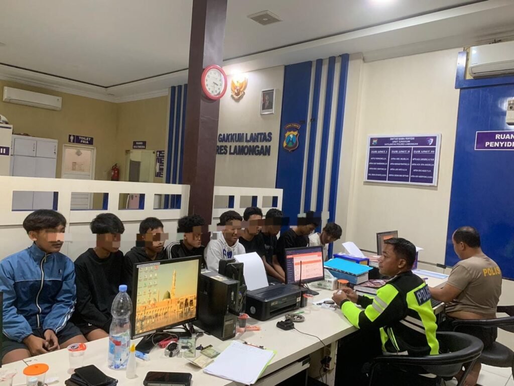Operasi Zebra Semeru Polres Lamongan Amankan 9 Remaja dan 3 Motor Balap Liar 2 IMG 20251125 WA0045