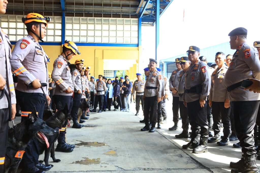 Ratusan Personel Brimob, Semapta, Medis, dan K9 Dikerahkan Polri Perkuat Penanganan Bencana 2 IMG 20251201 WA0009