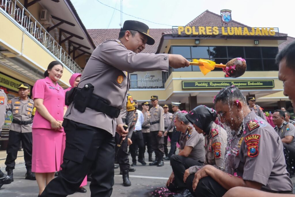 71 Personel Polres Lumajang Naik Pangkat, Kapolres: Ini Penghargaan atas Pengabdian dan Prestasi 2 IMG 20251231 WA0033