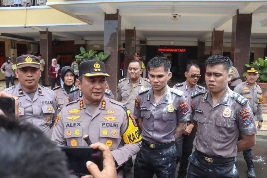 71 Personel Polres Lumajang Naik Pangkat, Kapolres: Ini Penghargaan atas Pengabdian dan Prestasi 3 IMG 20251231 WA0037