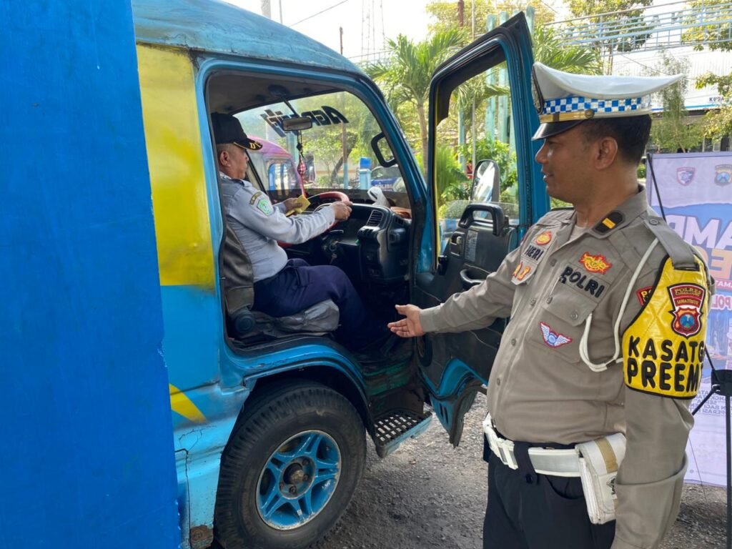 Satlantas Polres Lumajang Gelar Ramp Check Angkutan Umum di Terminal MPU 2 IMG 20260207 WA0079