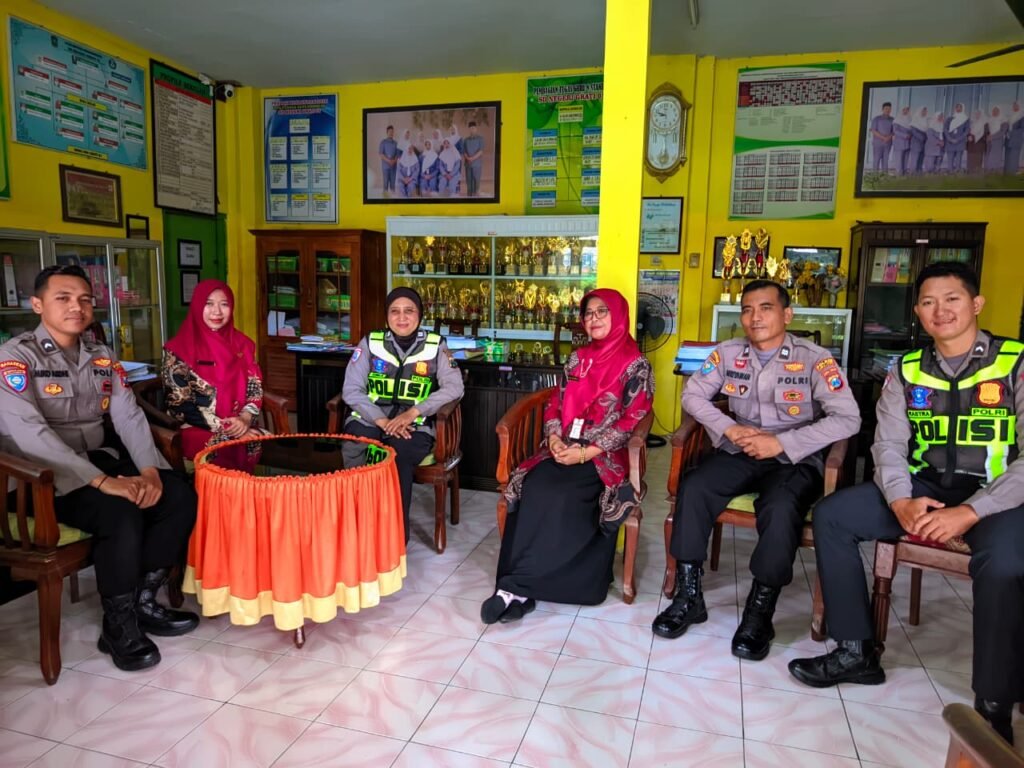 Satlantas Polres Lumajang Gelar Pesantren Ramadhan Edukasi Safety Riding di SDN Grati 1 Sumbersuko 2 IMG 20260226 WA0131