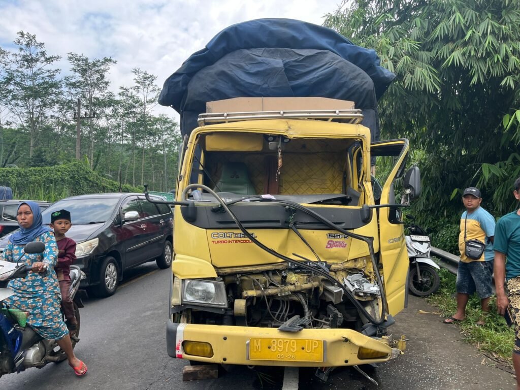 Dua Truk Terlibat Kecelakaan di Mlawang Klakah, Korban Tidak Ada 2 IMG 20260304 WA0074