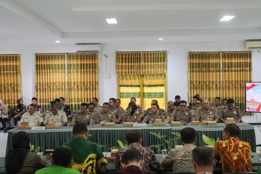 Kapolres Lumajang Alex Sandy Siregar Ajak Warga Perkuat Kewaspadaan Dini Hadapi Ancaman Global 2 IMG 20260410 WA0089