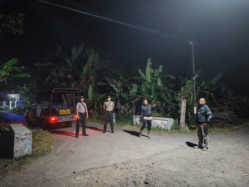 Polsek Kunir Intensifkan Patroli dan Sambang Warga Antisipasi Pencurian 2 IMG 20260522 WA0109