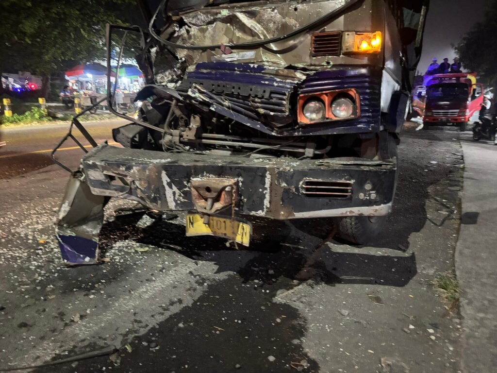 Rem Blong, Truk Fuso Tabrak Truk Tronton di Klakah Lumajangl 2 IMG 20260531 WA0035