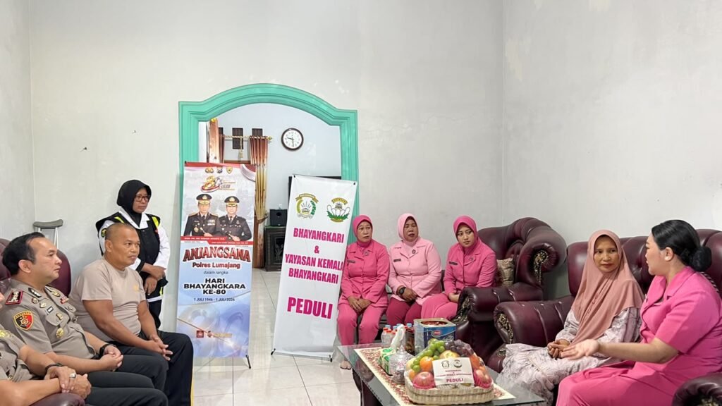Hari Bhayangkara ke-80, Kapolres Lumajang Anjangsana ke Personel Sakit: Wujud Kepedulian dan Solidaritas Keluarga Besar Polri 3 IMG 20260611 WA0127