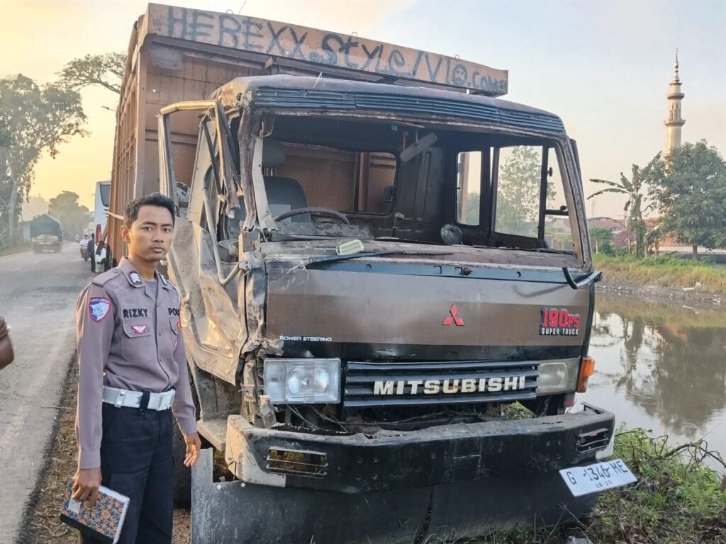 Kurang Jaga Jarak Aman, Truk Fuso Terlibat Kecelakaan Beruntun dengan Bus Damri di Jatiroto 2 IMG 20260613 WA0132