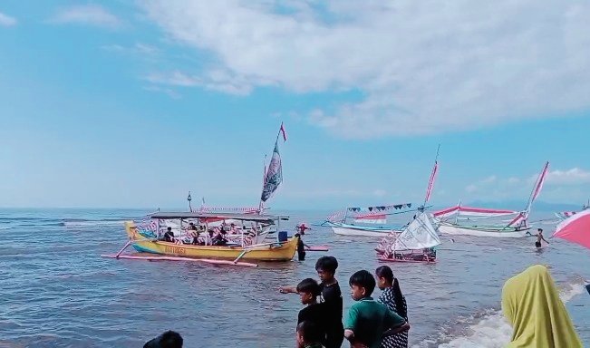Panitia dan Tokoh Masyarakat Bersinergi Mengawal Kelancaran Acara Petik Laut di Wisata Kalitopo 3 IMG 20260622 045200