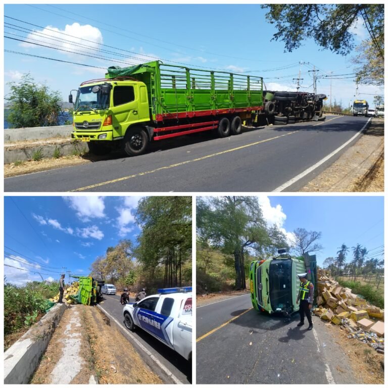 Terguling Truk Hino Tronton di Ruas Jalan Utara Patung Gandrung Desa Bangsring Wongsorejo. 3 FotoGrid 20260722 160543923