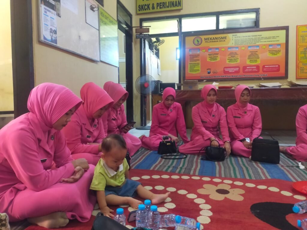 Polsek Kunir Peringati HUT Bhayangkara ke-80, Perkuat Sinergi Demi Keamanan dan Pelayanan Masyarakat 2 IMG 20260702 WA0083