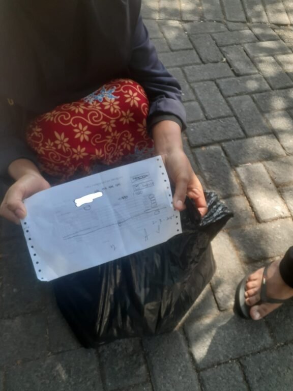 Ketua LSM HARIMAU DPC Kabupaten Banyuwangi Yusuf Kurniawan Menyoroti Terkait Dugaan Jual Beli Seragam di SMKN 1 Banyuwangi, Kepala Sekolah Dan Humas Bungkam Tidak Bicara Saat Dikonfirmasi. 3 IMG 20260704 WA0119