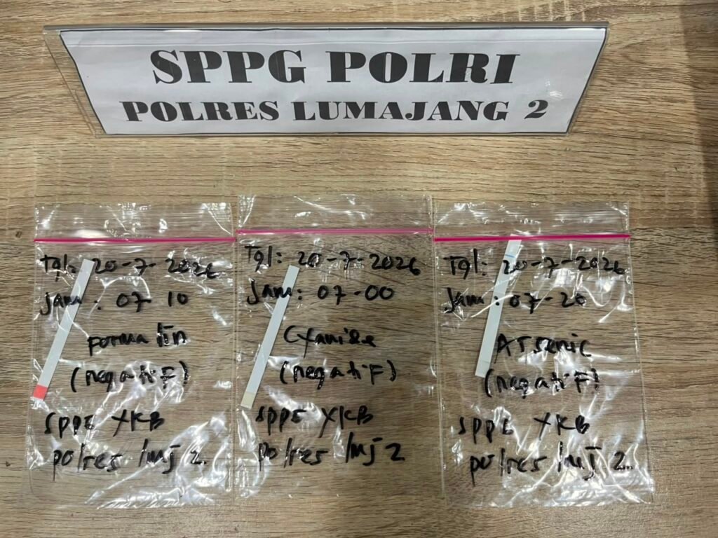 Sidokkes Polres Lumajang Pastikan Keamanan Makanan Lewat Uji Lab Ketat di Dua Titik SPPG 3 IMG 20260720 WA01131