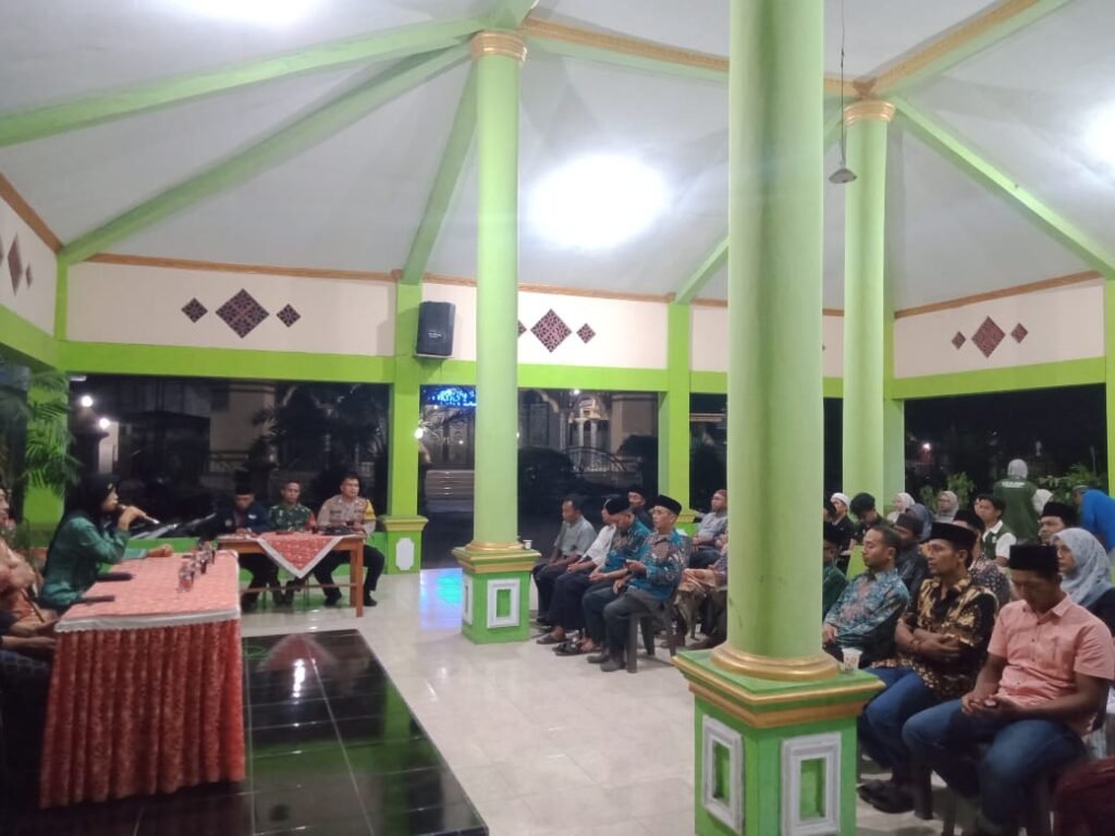 Bhabinkamtibmas Polsek Kunir Hadiri Pembentukan Panitia Seleksi Sekdes Kabuaran, Kapolsek Tekankan Transparansi 2 IMG 20260721 WA00811