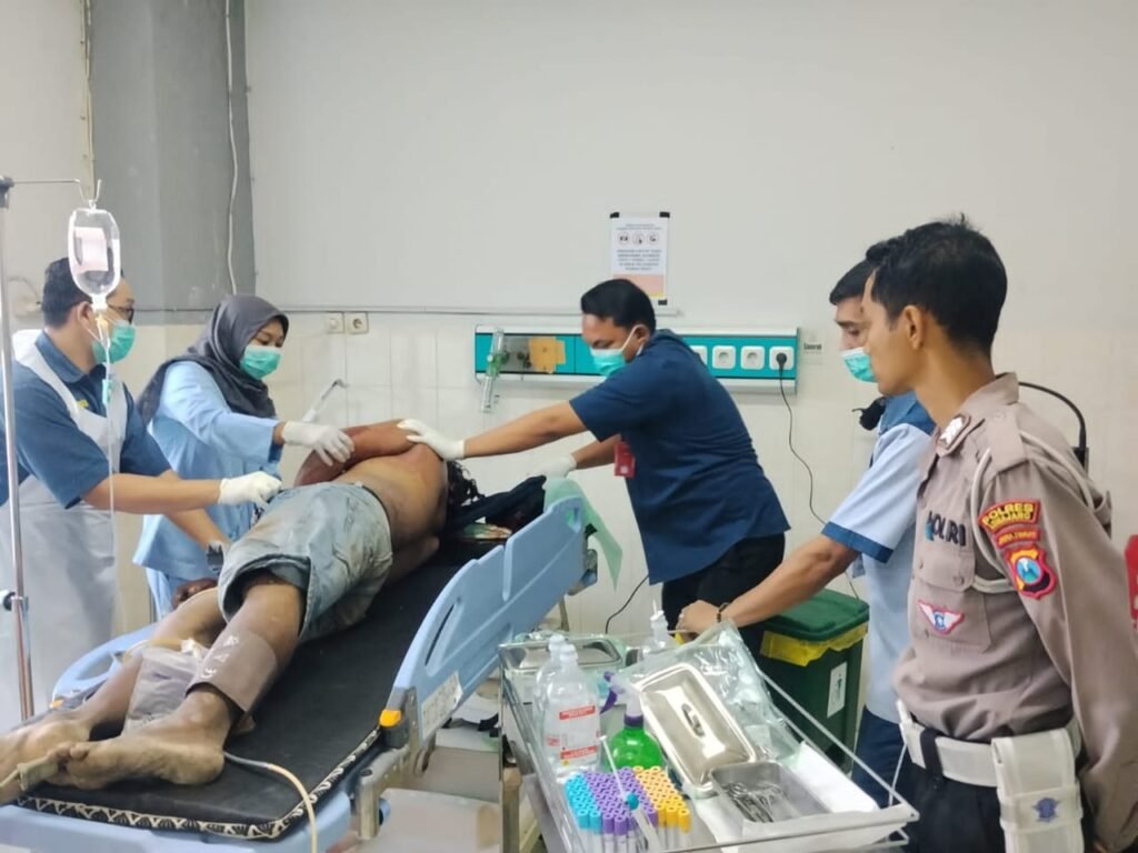 Pengendara Yamaha Mio Terluka Usai Tabrak Belakang Pick Up di Sumbersuko 2 IMG 20260727 WA00762