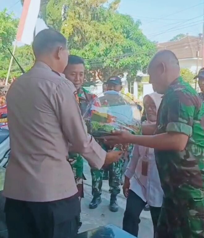 Koramil dan Forkopimcam Randuagung Berikan Ucapan Selamat HUT Bhayangkara ke-80 di Polsek Randuagung 2 IMG 20260701 171530