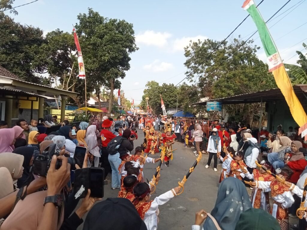 Karnaval HUT ke-81 RI di Desa Boreng Lumajang Meriah, 21 Peserta Tampilkan Beragam Kreasi 2 IMG 20260808 WA01761