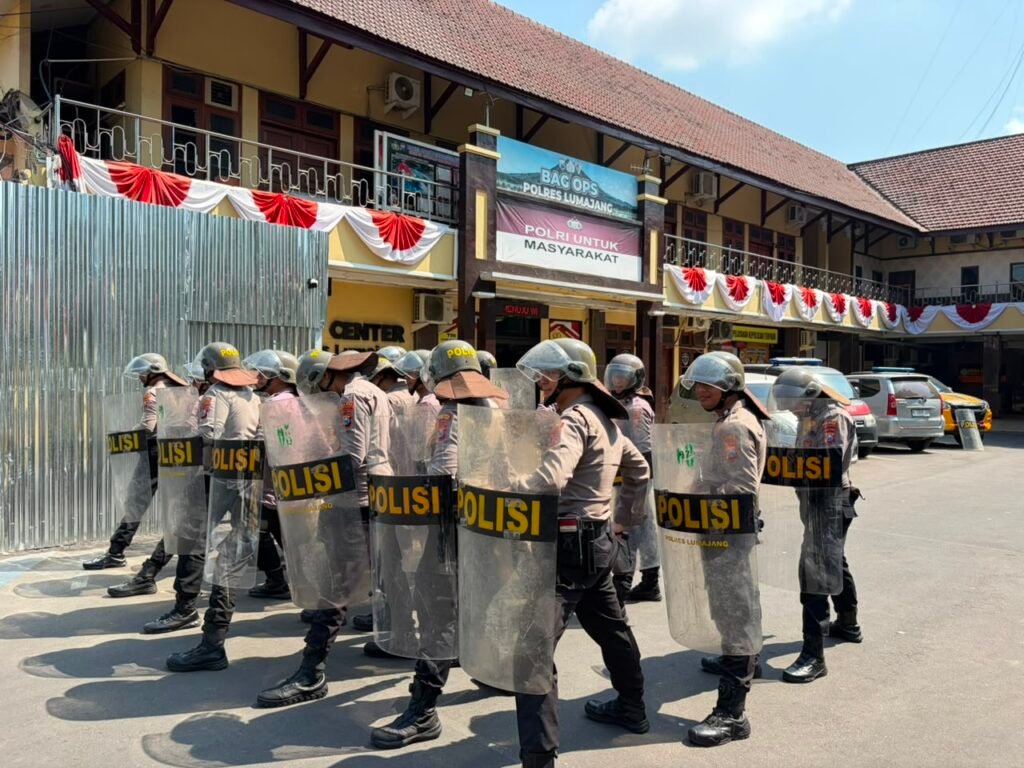 Polres Lumajang Matangkan Kesiapan Dalmas, 26 Personel Jalani Pembinaan dan Evaluasi 2 IMG 20260809 WA0072
