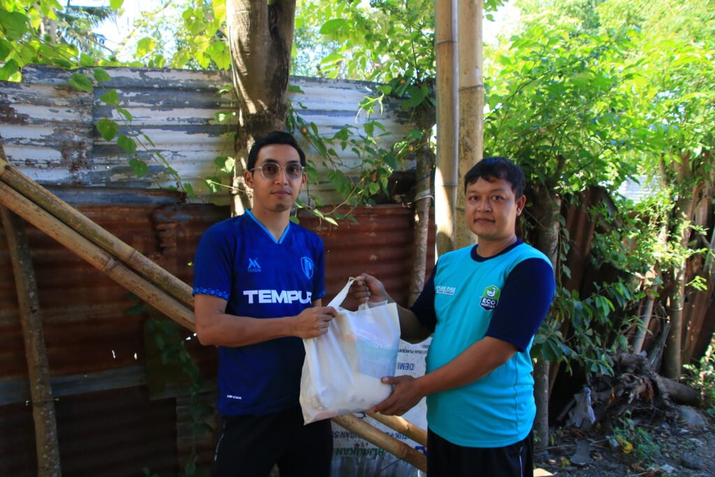 Sambut HUT RI ke-81, Lapas Banyuwangi Salurkan Paket Sembako untuk Warga Sekitar 3 IMG 20260810 WA0041