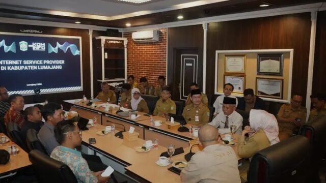 Tata Ulang Kabel Udara Semrawut, Bupati Lumajang Siapkan Wajah Baru Koridor Kota Tetap Terkoneksi 2 IMG 20260819 WA0087