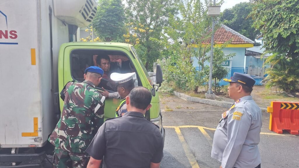 UPPKB Km 20 Selogiri Tingkatkan Keselamatan Pengendara Lewat Pembagian Stiker dan Jumat Berkah 4 IMG 20260821 WA0033