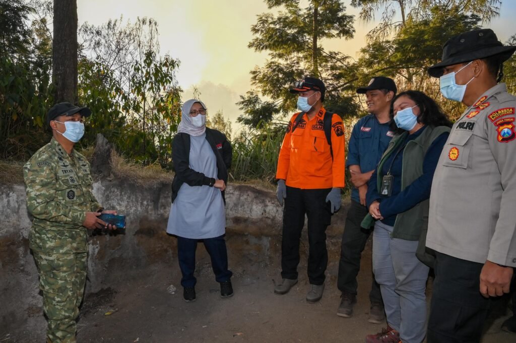 Polresta Banyuwangi Bersama Personil Gabungan Intensifkan Penanganan Karhutla di Pegunungan ijen 2 IMG 20260905 WA0017