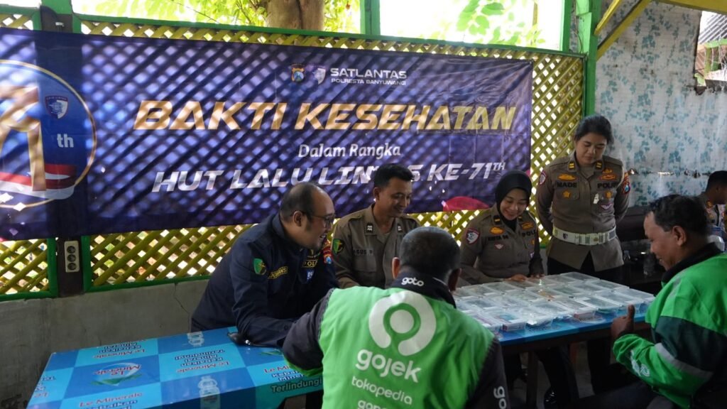 Semarak Hari Lalu Lintas Bhayangkara ke-71: Satlantas Polresta Banyuwangi Rangkul Ojol, Dari Layanan Kesehatan hingga Keselamatan di Jalan Raya 5 IMG 20260917 WA0024