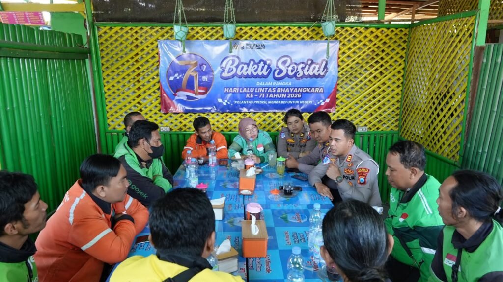 Semarak Hari Lalu Lintas Bhayangkara ke-71: Satlantas Polresta Banyuwangi Rangkul Ojol, Dari Layanan Kesehatan hingga Keselamatan di Jalan Raya 4 IMG 20260917 WA0027
