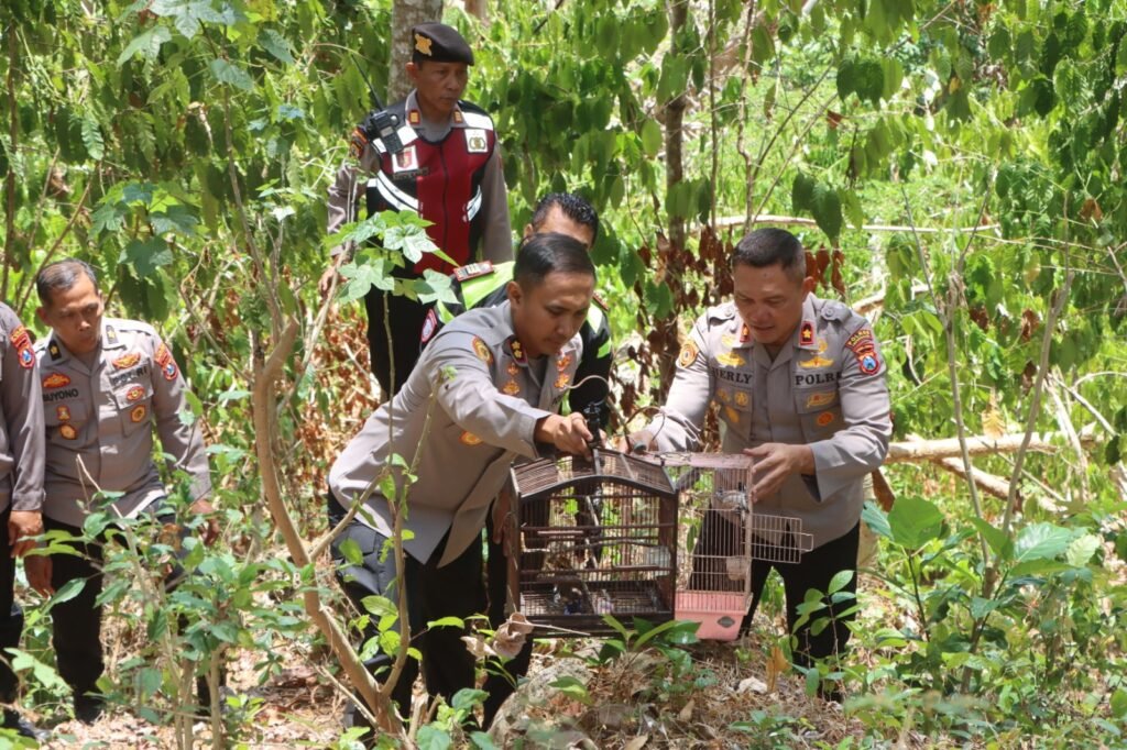 Aksi Ecology Policing Polres Trenggalek Selamatkan Sumber Mata Air Atasi Kekeringan 1 IMG 20261007 WA0012