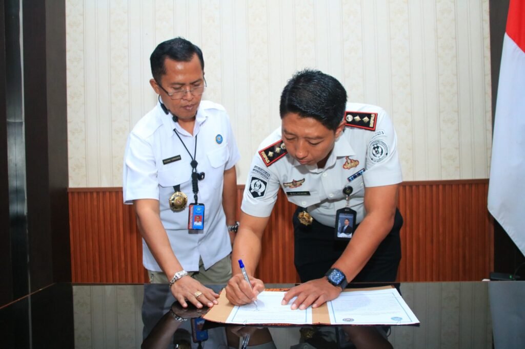 Tegaskan Komitmen Bebas Narkoba, Lapas dan BNNK Banyuwangi Gelar Deklarasi P4GN dan Tes Urine 4 IMG 20261010 WA0008