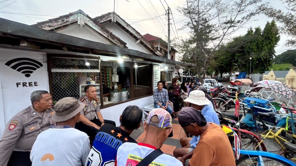 Polisi Bersama Masyarakat, Kapolresta Banyuwangi Perkuat Silaturahmi Bersama Pengayuh Becak 4 IMG 20261029 WA0023